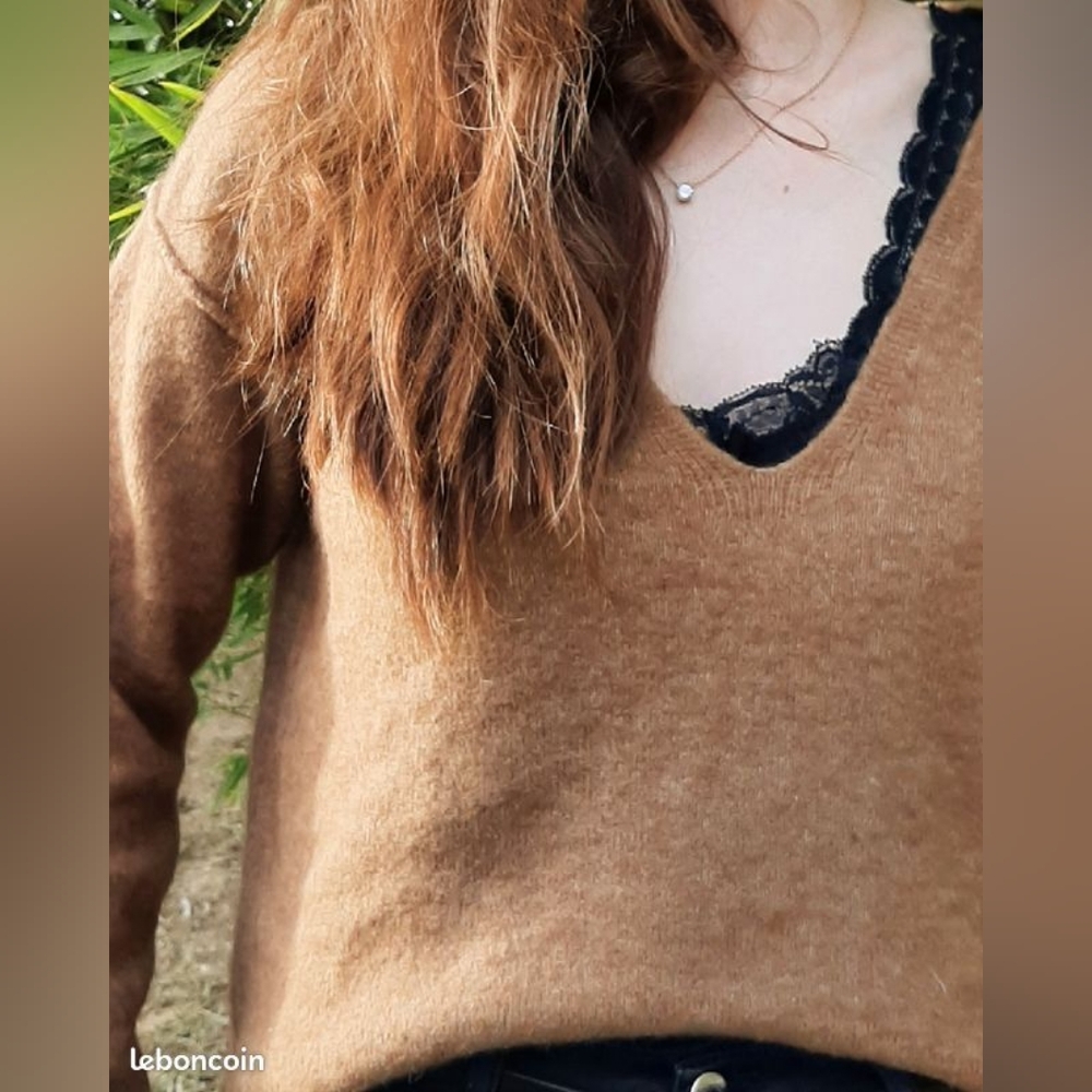 GUESS Wool Camel Brown Plunge V Neck Small